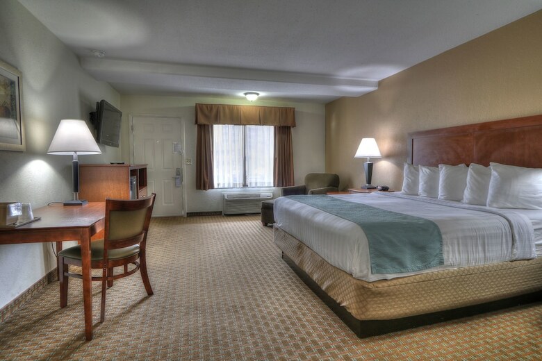 Hotel Crossroads Inn & Suites