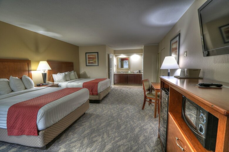 Hotel Crossroads Inn & Suites