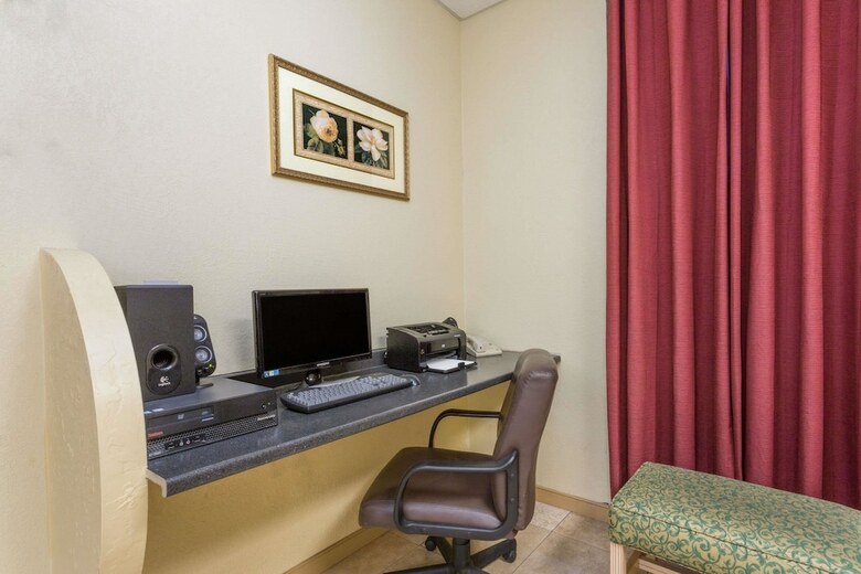 Hotel Ramada By Wyndham Harrisonburg