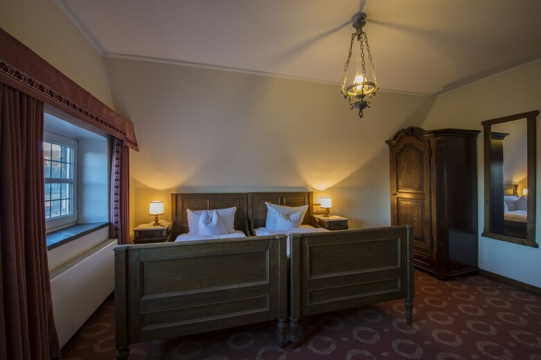 Burghotel Hasel�nne