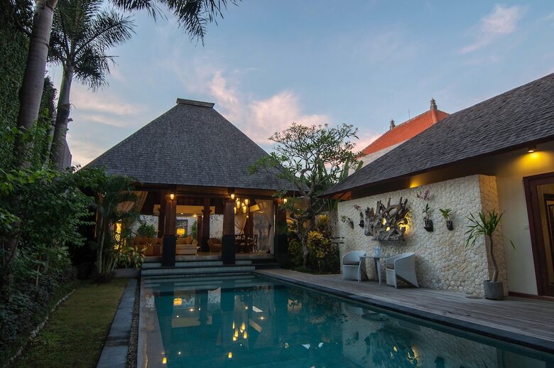 Villa Arwana Estate