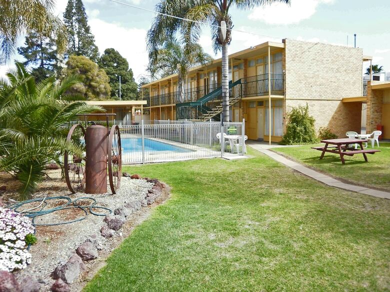 Kar Rama Motor Inn