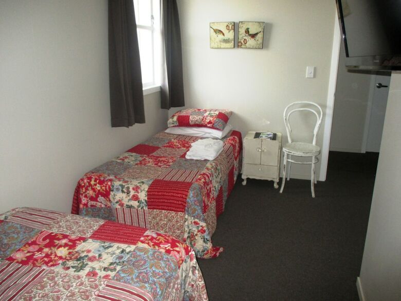 Owls Nest Motel