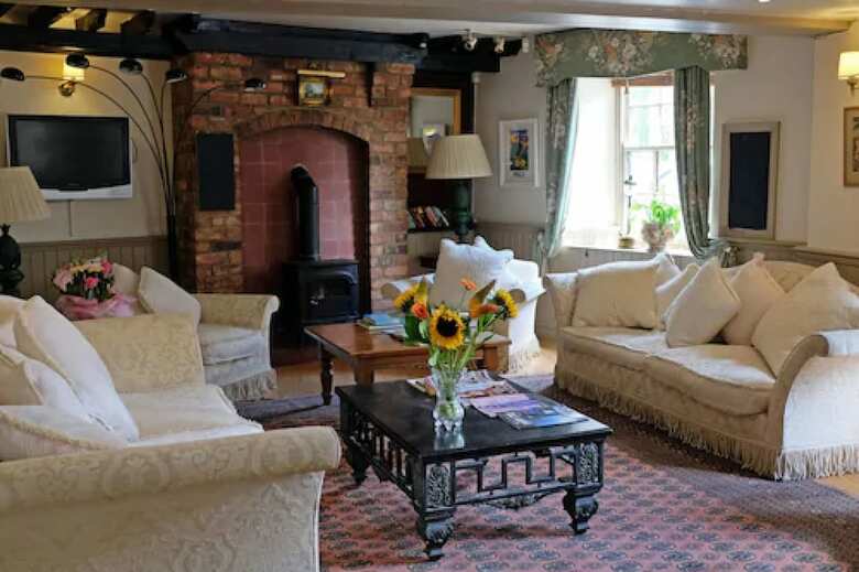 Bed & Breakfast The Old Court Hotel