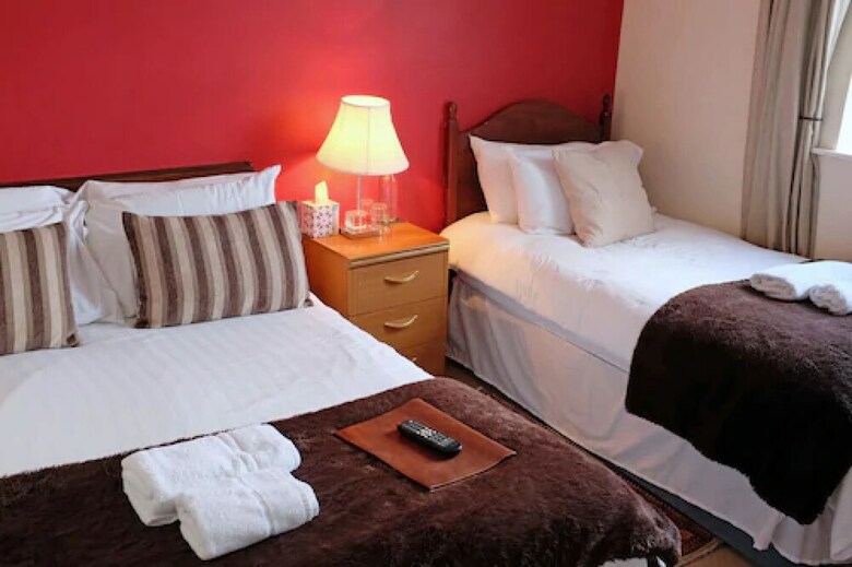 Bed & Breakfast The Old Court Hotel