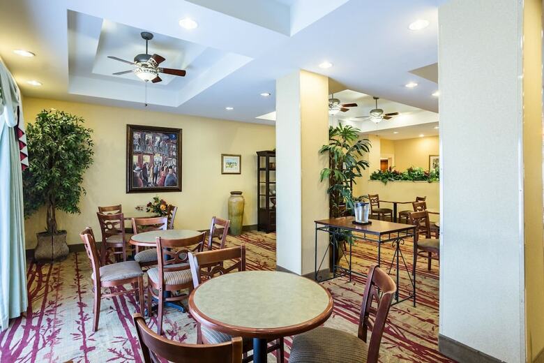 Hotel Comfort Suites
