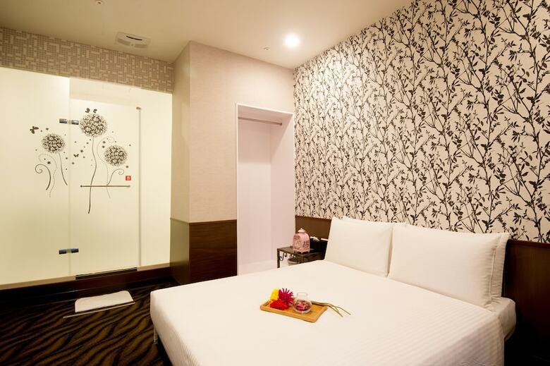 Ximen Holiday Fun Hotel