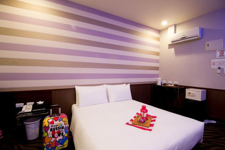 Ximen Holiday Fun Hotel