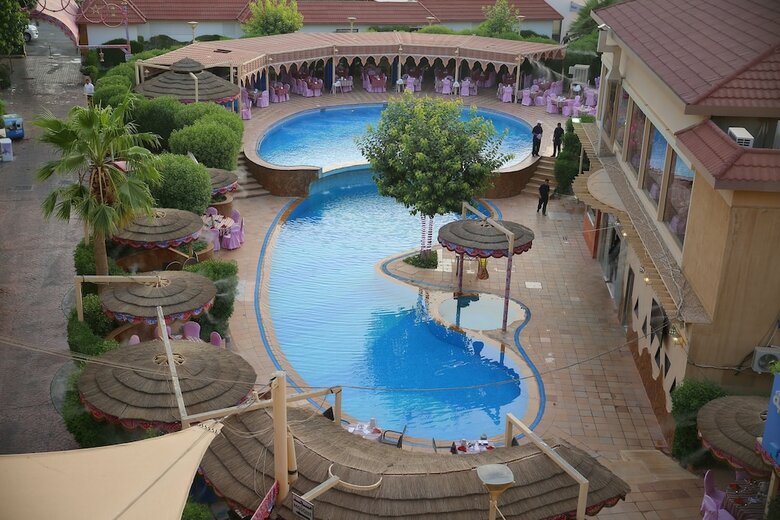 Madareem Crown Hotel