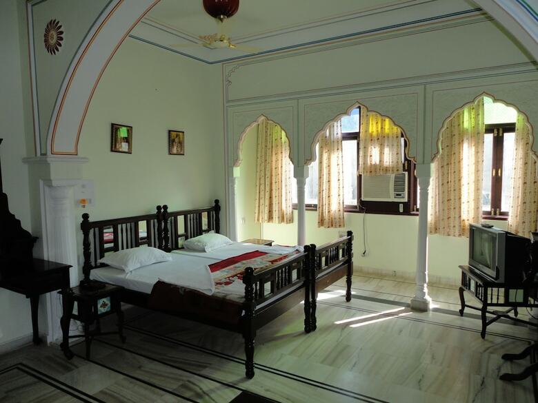 Hotel Krishna Palace
