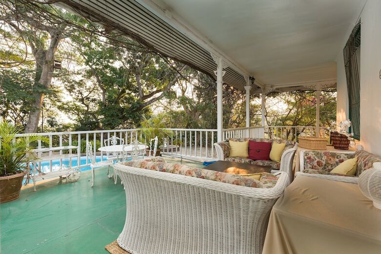 Bed & Breakfast Royston Hall Guesthouse
