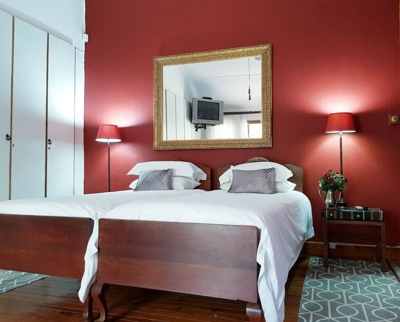 Bed & Breakfast Royston Hall Guesthouse