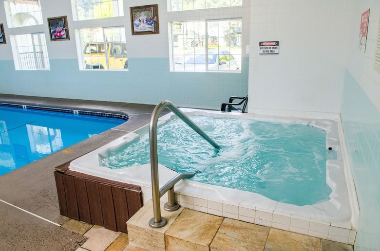 Hotel Fairbridge Inn & Suites