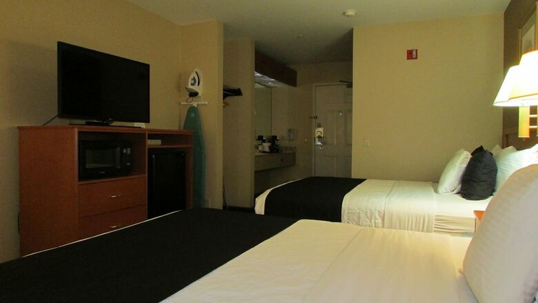Hotel Fairbridge Inn & Suites