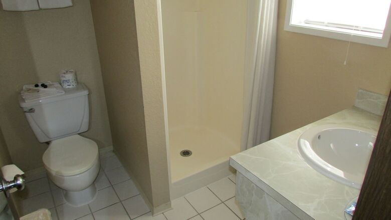 Hotel Fairbridge Inn & Suites