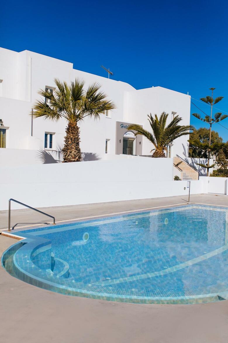 Nikos Hotel
