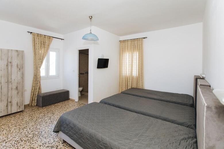 Nikos Hotel