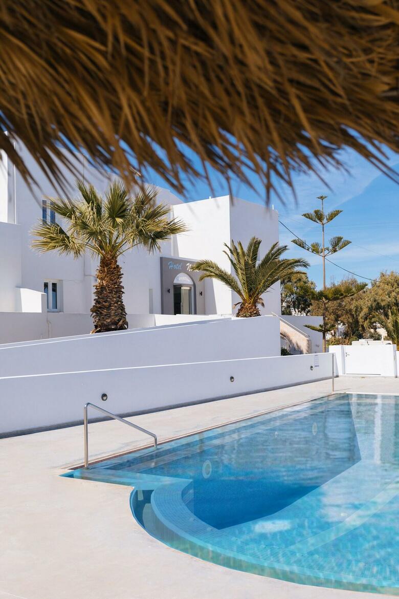 Nikos Hotel