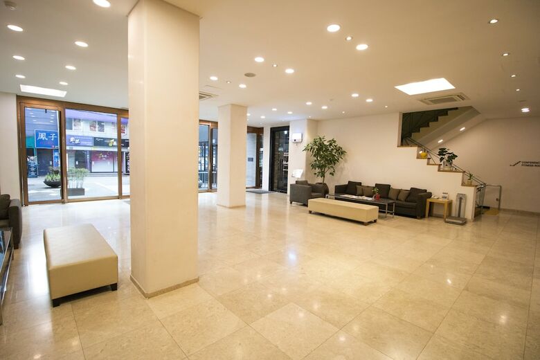Tower Hill Hotel