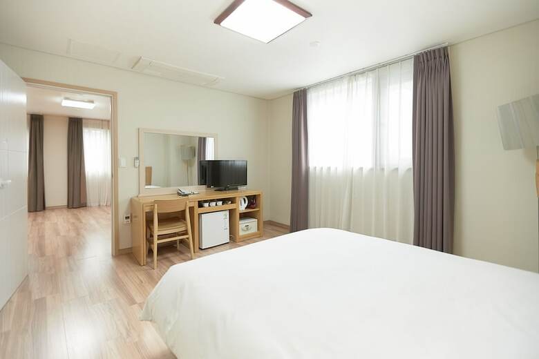 Tower Hill Hotel