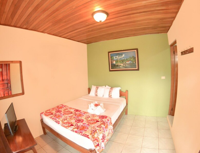 Hostal Hostel Backpackers La Fortuna