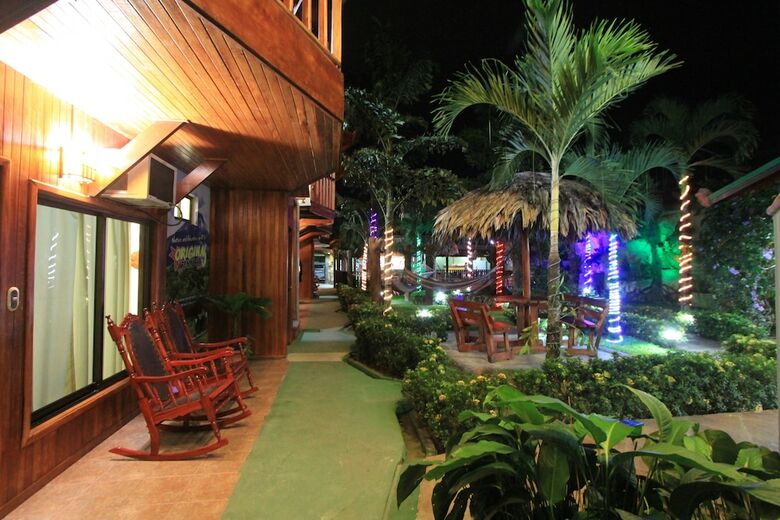 Hostal Hostel Backpackers La Fortuna