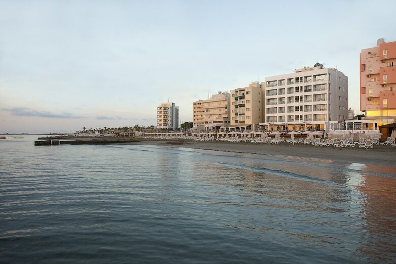 Costantiana Beach Hotel Apartments