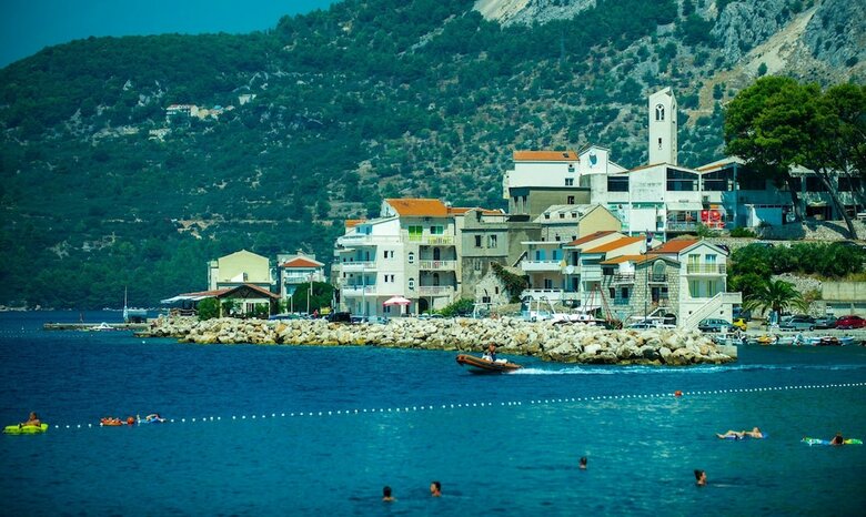 Beach Hotel
