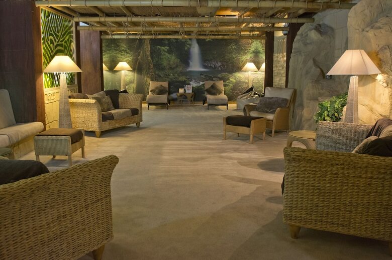 Tlh Carlton Hotel