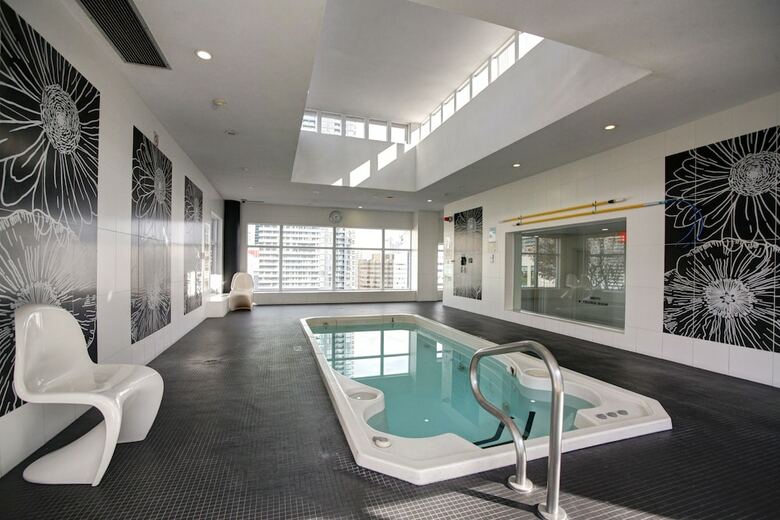 Park Suites Toronto Blue Jay Way (Element)