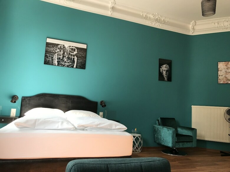 Hotel Mystique