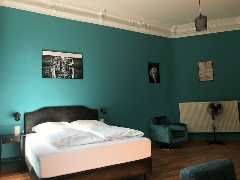 Hotel Mystique