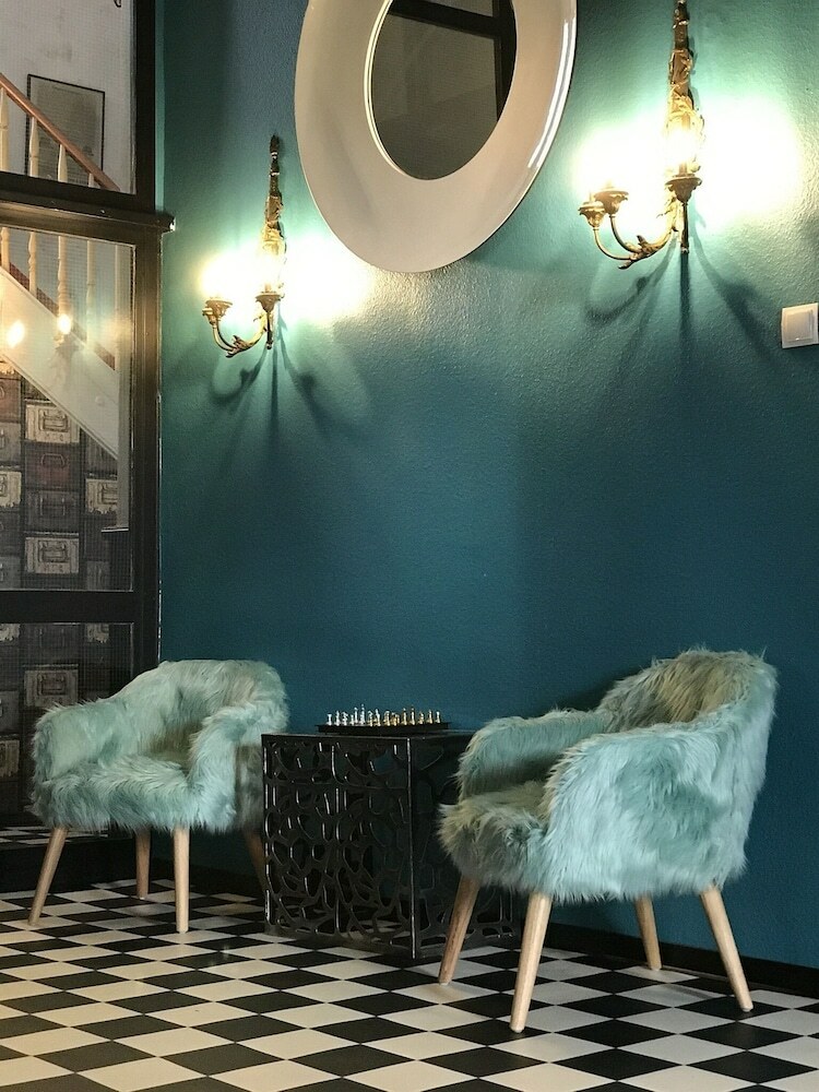Hotel Mystique