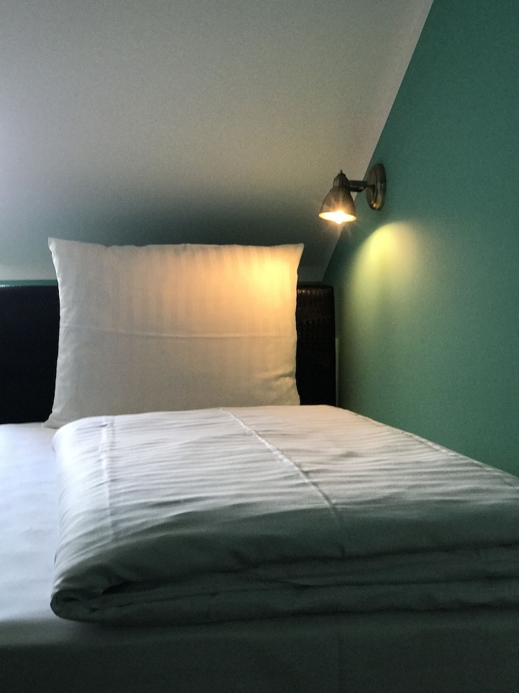 Hotel Mystique