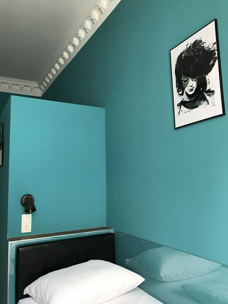 Hotel Mystique