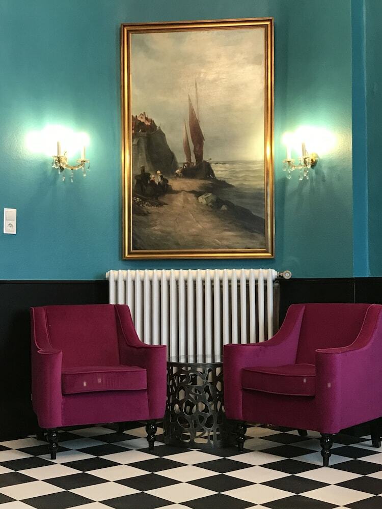 Hotel Mystique