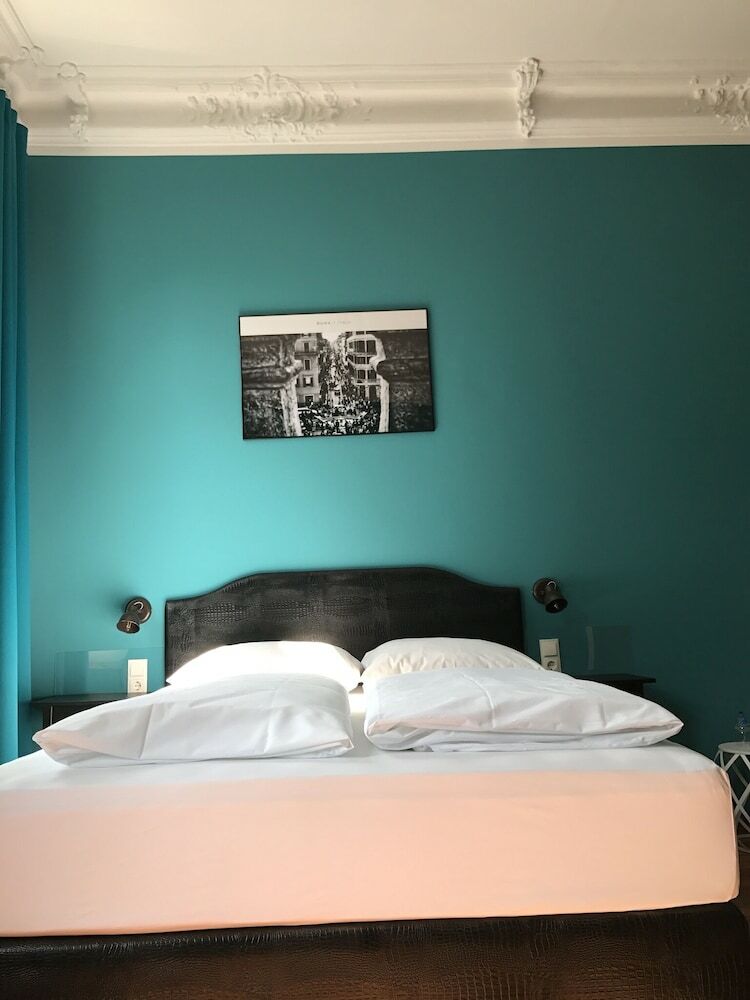 Hotel Mystique