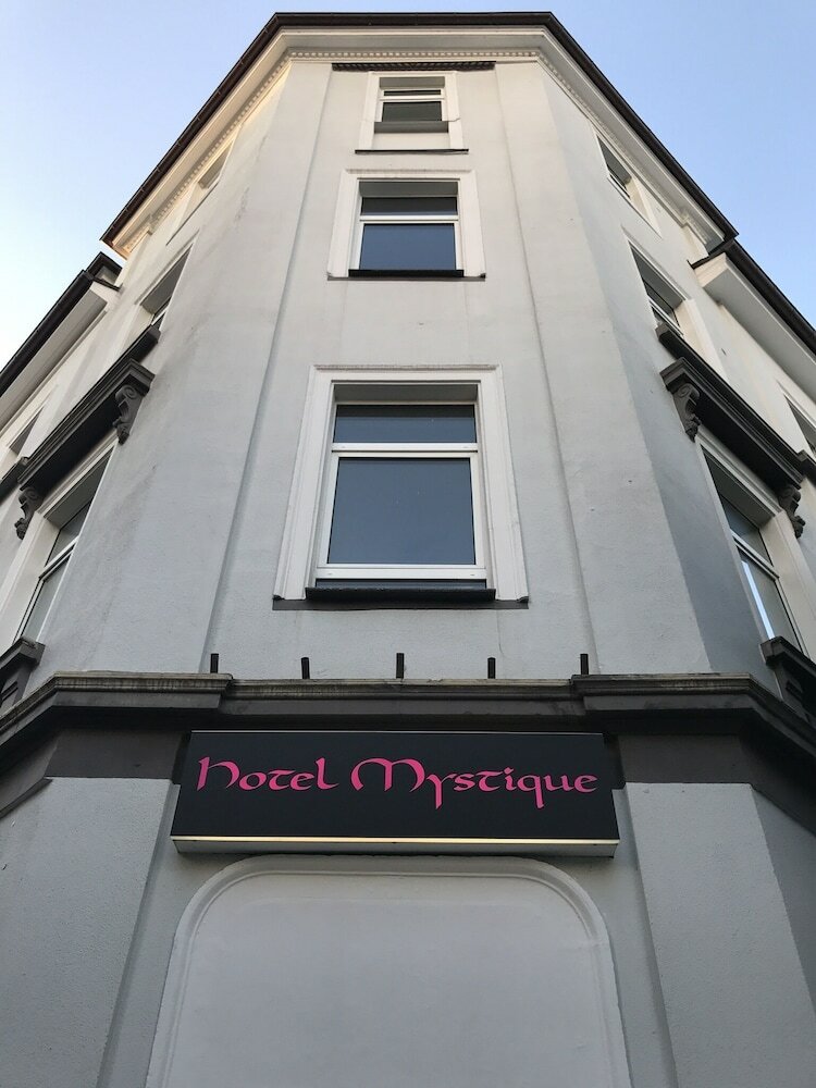 Hotel Mystique