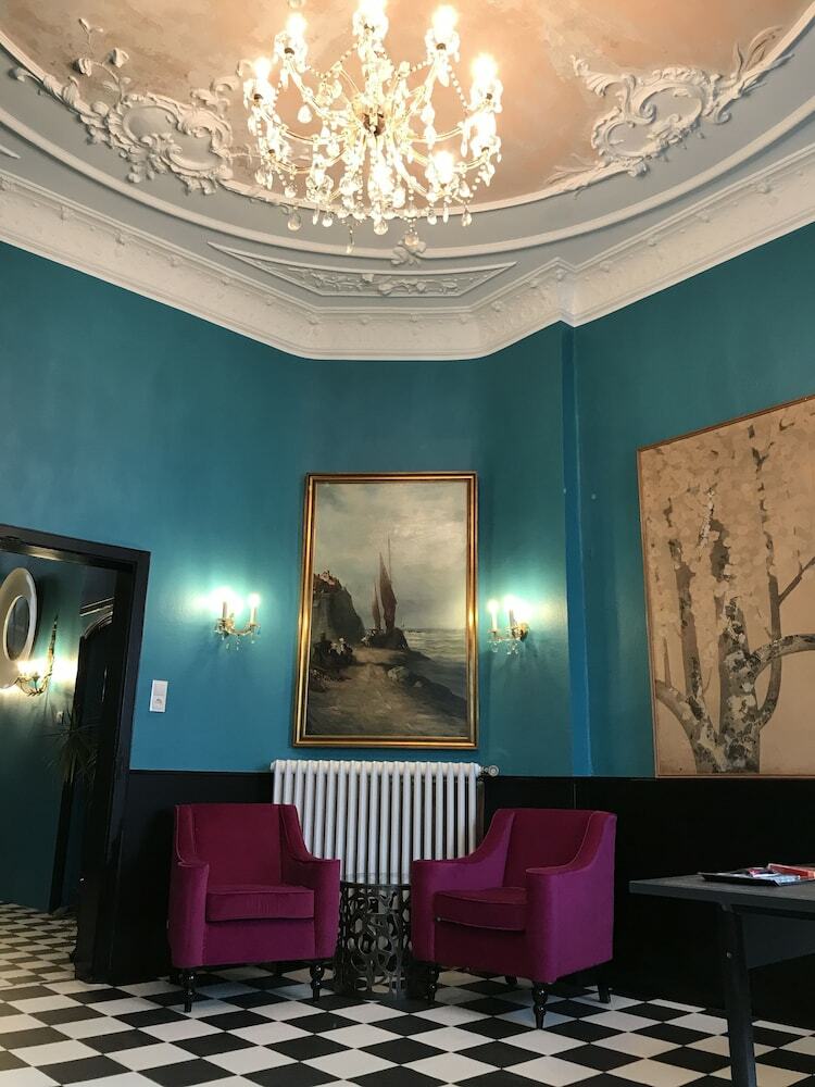 Hotel Mystique