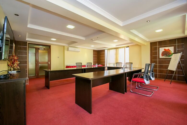 Waridi Paradise Hotel & Suites