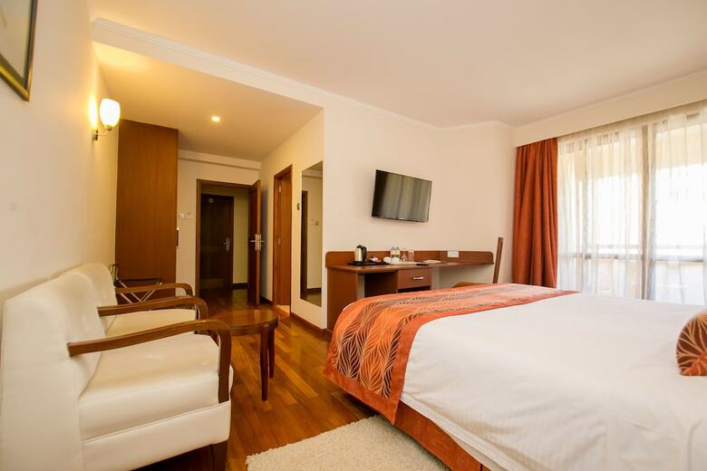 Waridi Paradise Hotel & Suites