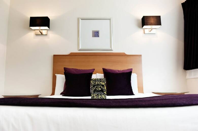 The Southcrest Manor Hotel