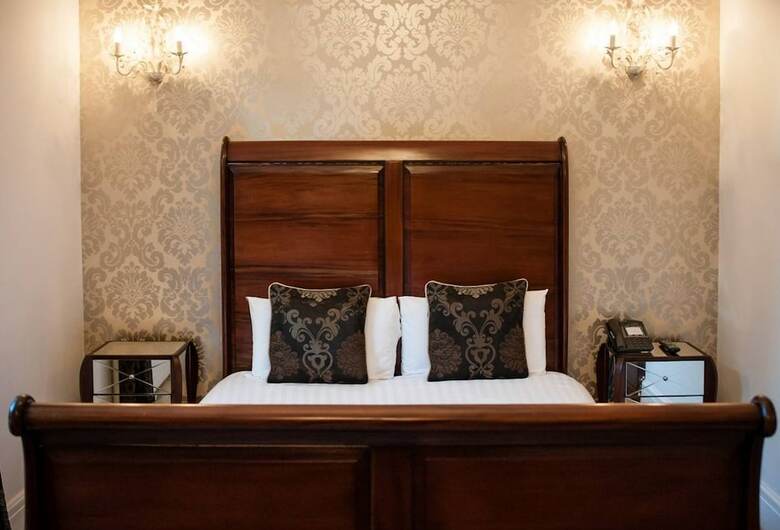 The Southcrest Manor Hotel