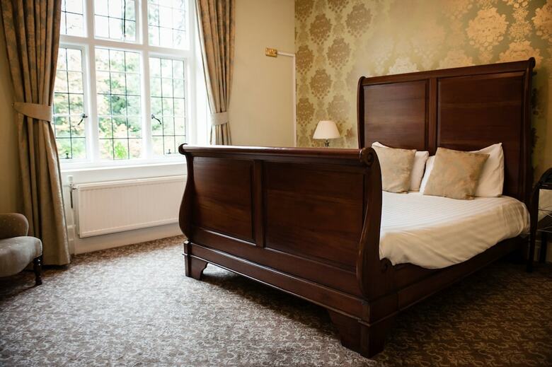 The Southcrest Manor Hotel