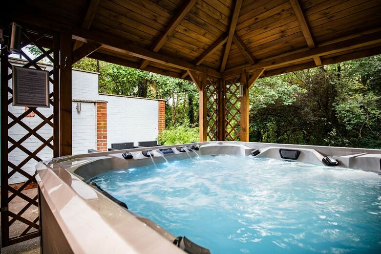 The Southcrest Manor Hotel