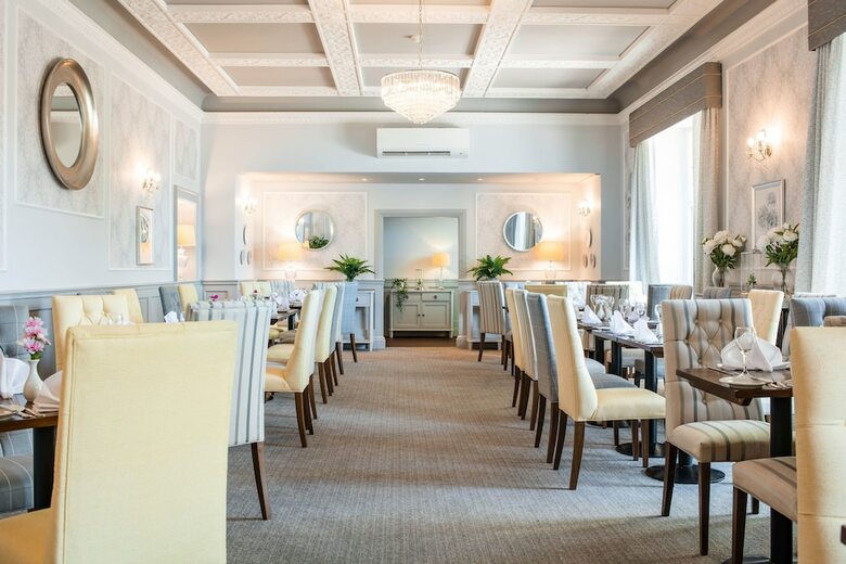 The Southcrest Manor Hotel