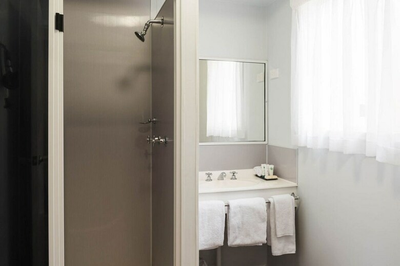 Posada Saltbush Retreat