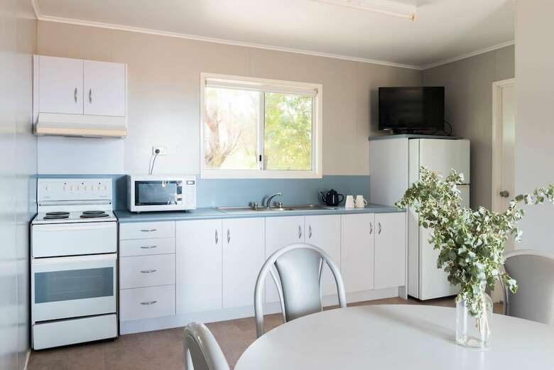 Posada Saltbush Retreat