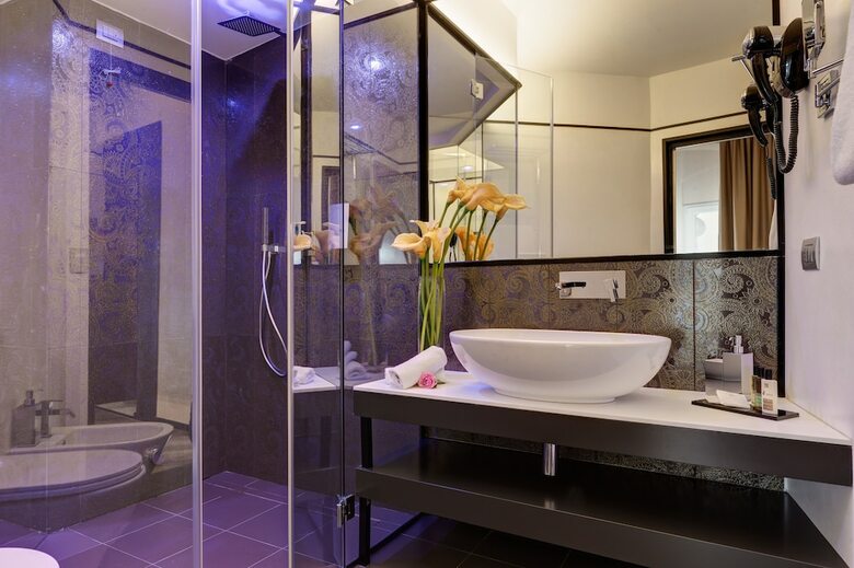 Dharma Luxury Hotel