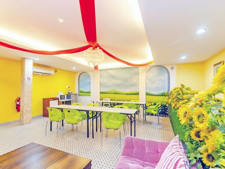 Oyo 884 Sun Flower Express Hotel